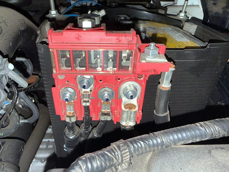 Battery-Terminal Fuse Block, 4-Position MEGA-Type