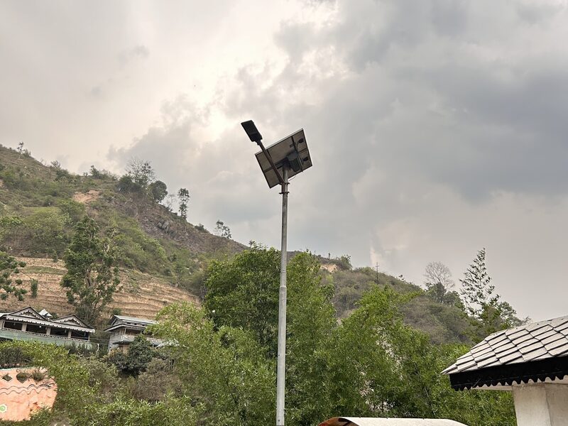 Solar LED Street Light on Pole, All-in-One Head, 30 W