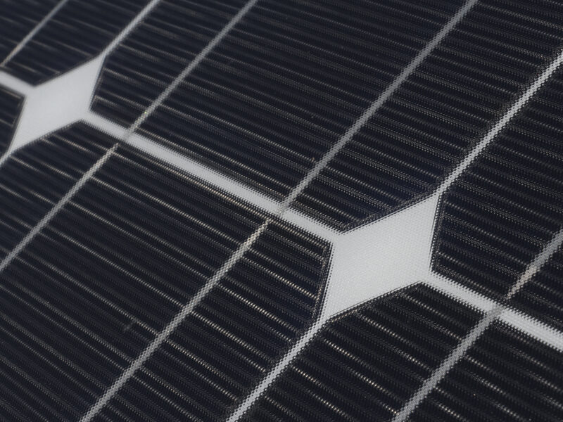 550 W Large-Format Half-Cut Solar Panel, 144 Cells